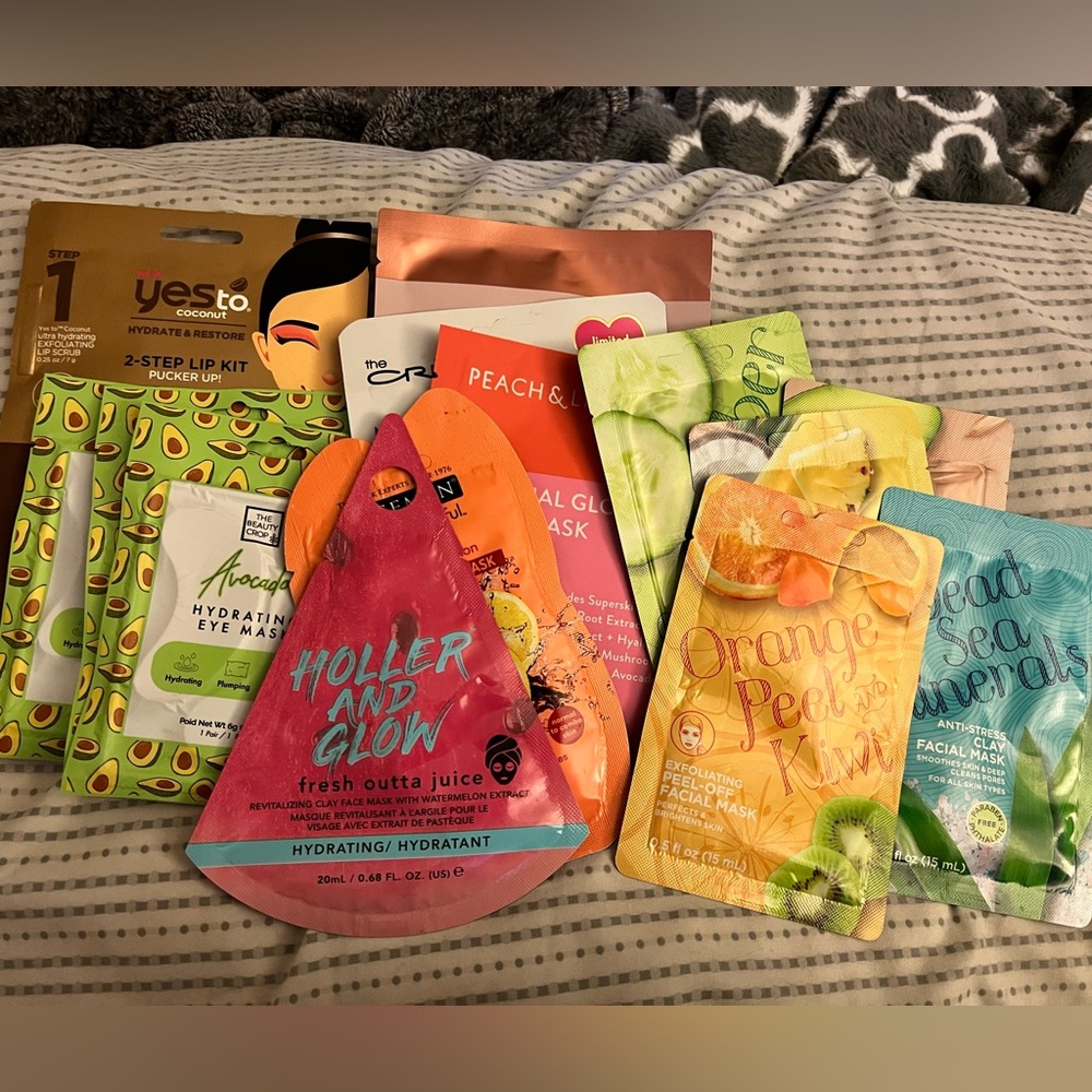 Face mask bundle 14 different masks.
